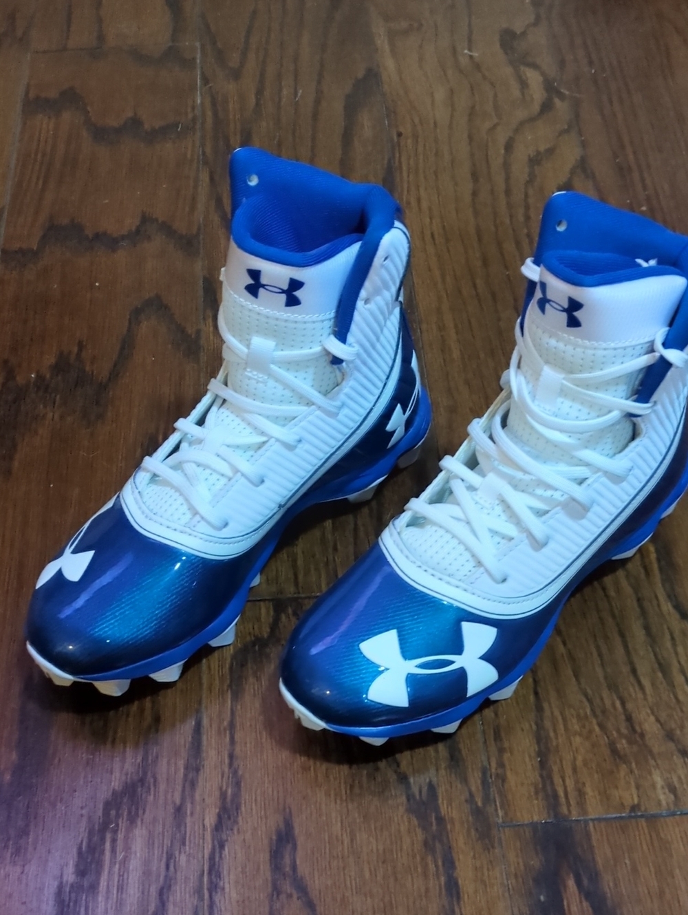 Under Armour Kids Blue and White Football Cleats 4Y New Without Box Size 4Y